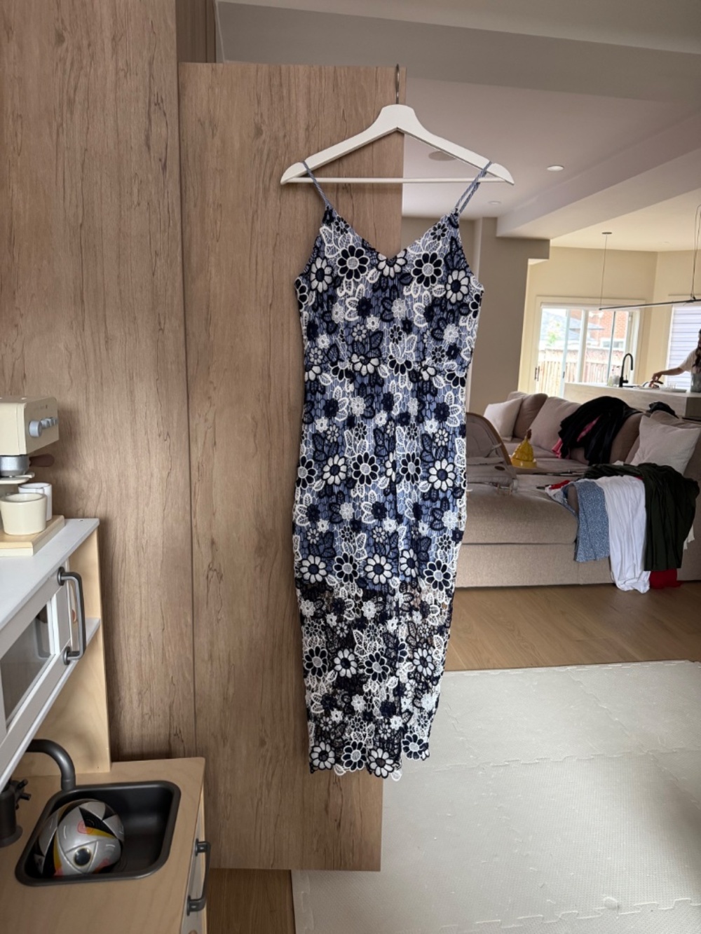 Floral Crochet midi Dress - Picture 2 of 2